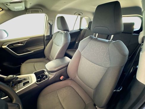 Used 2025 Toyota RAV4 XLE AWD/4WD image 23