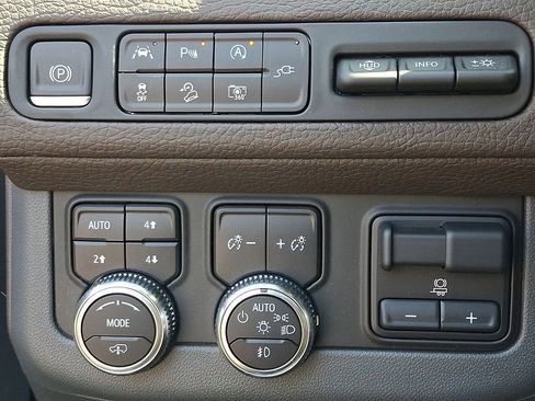 Used 2022 GMC Yukon Denali w/ Denali Premium Package AWD/4WD image 27