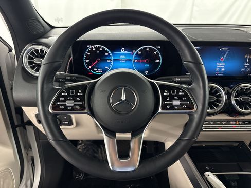 Certified 2023 Mercedes-Benz EQB 300 4MATIC image 11
