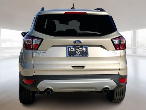 Used 2018 Ford Escape SE image 4