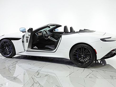 Used 2024 Aston Martin DB12 Convertible RWD image 5