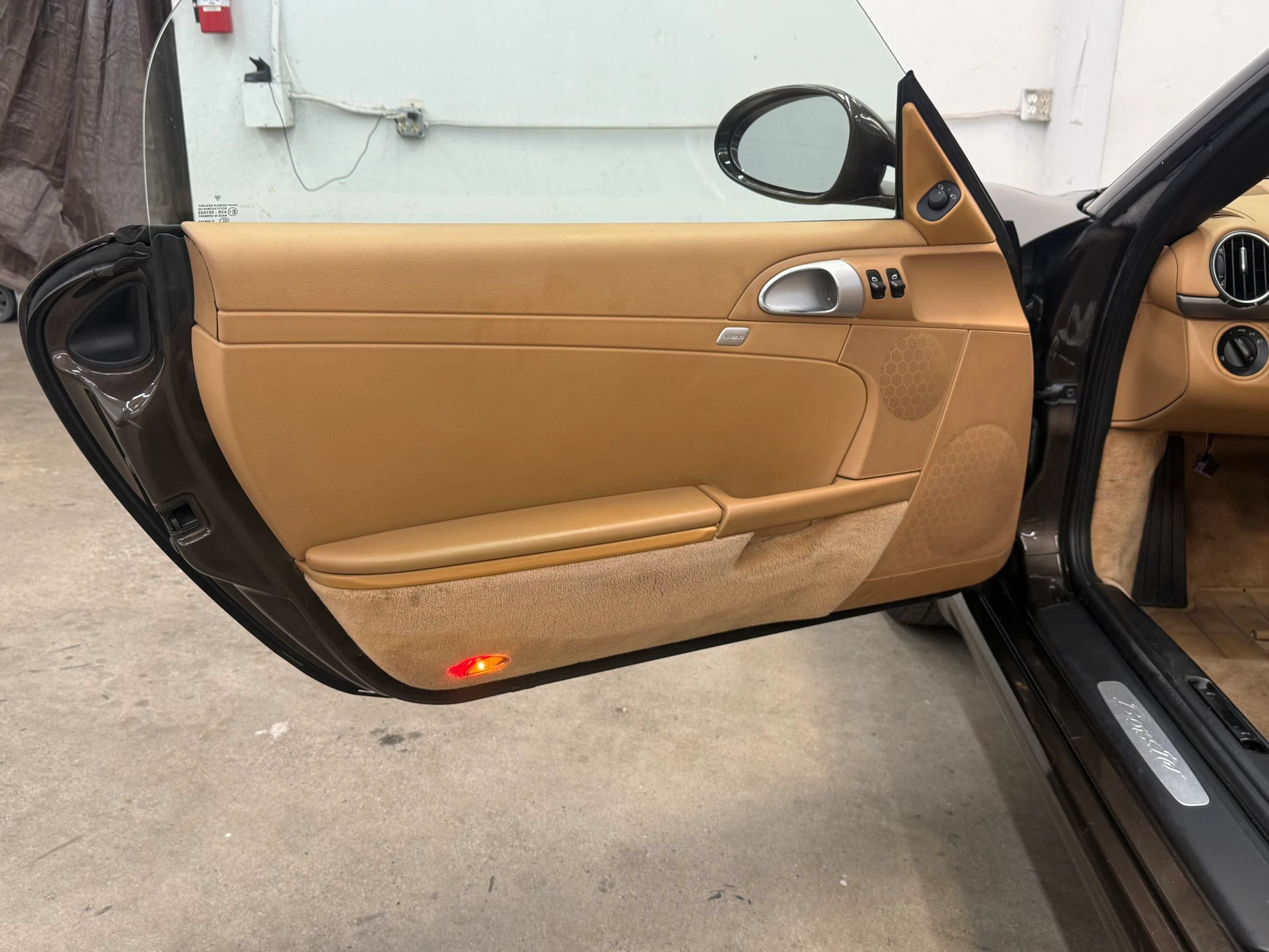 Used 2010 Porsche Boxster RWD image 9