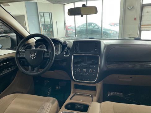 Used 2016 Dodge Grand Caravan SXT image 26