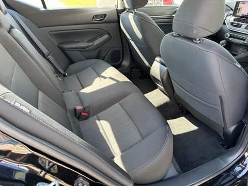 Used 2024 Nissan Altima 2.5 SV w/ SV Premium Package image 10