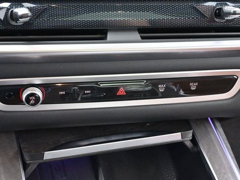 Used 2024 BMW X7 xDrive40i w/ M Sport Package image 30