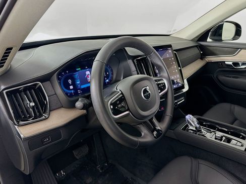 Used 2025 Volvo XC90 B6 Plus AWD/4WD image 32