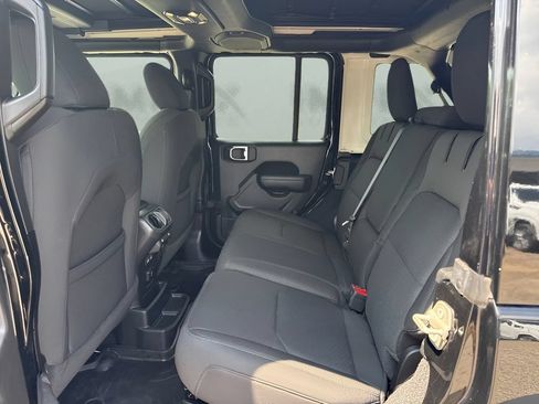 Used 2023 Jeep Wrangler Unlimited w/ Sun & Screen Package AWD/4WD image 10