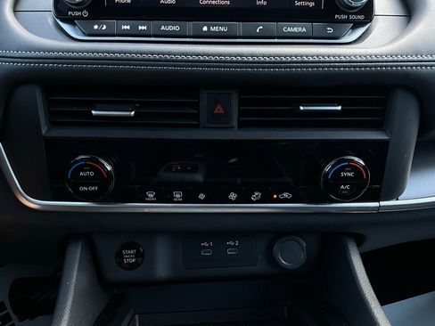 Used 2025 Nissan Rogue SV image 28