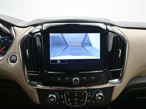 Used 2023 Chevrolet Traverse LT FWD image 16
