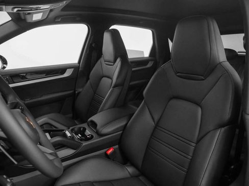 New 2025 Porsche Cayenne S image 70