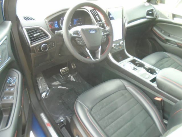 Used 2024 Ford Edge ST-Line w/ Class II Trailer Tow Package AWD/4WD image 16