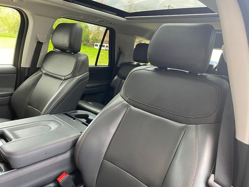 Used 2025 Ford Expedition Active AWD/4WD image 25