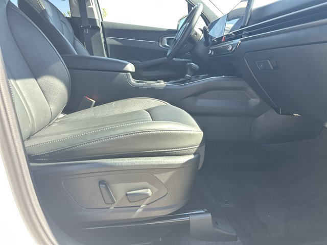 Certified 2025 Kia Sorento EX w/ Panoramic Sunroof Package AWD/4WD image 28