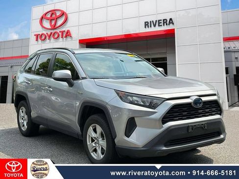 Used 2019 Toyota RAV4 LE w/ Carpet Mat Package AWD/4WD image 4