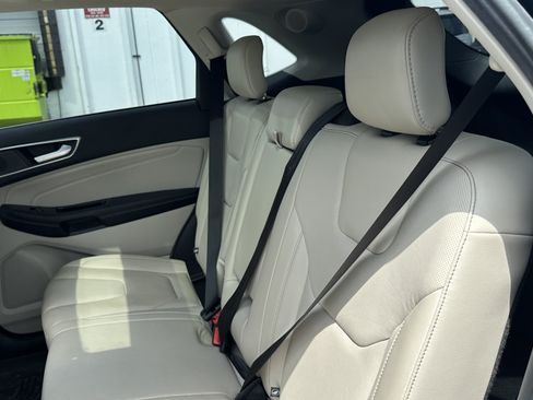 Used 2019 Ford Edge Titanium w/ Equipment Group 301A AWD/4WD image 33