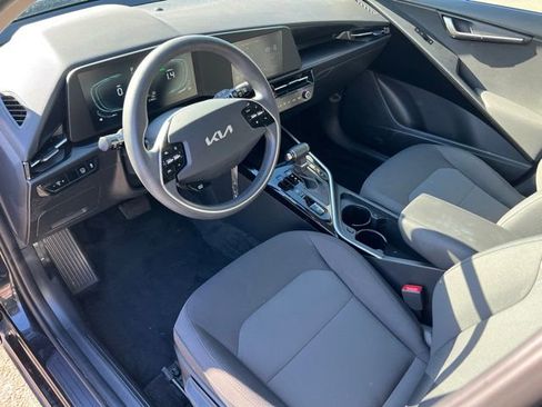 Used 2024 Kia Niro LX image 15