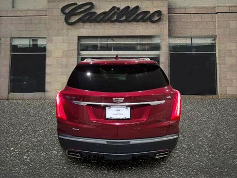 Used 2018 Cadillac XT5 Luxury w/ Driver Awareness Package AWD/4WD image 4