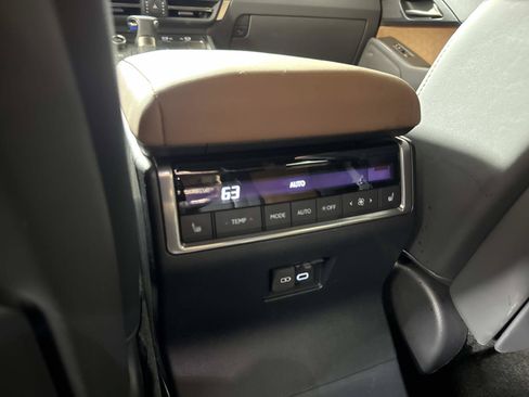 Used 2025 Lexus GX 550 w/ Accessory Package (2T) AWD/4WD image 15