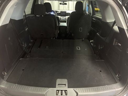 Used 2022 Ford Explorer XLT w/ Class IV Trailer Tow Package AWD/4WD image 17