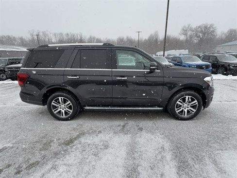 Used 2024 Ford Expedition Limited image 7