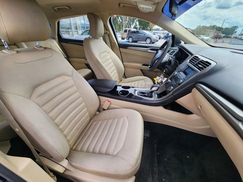 Used 2013 Ford Fusion SE image 10
