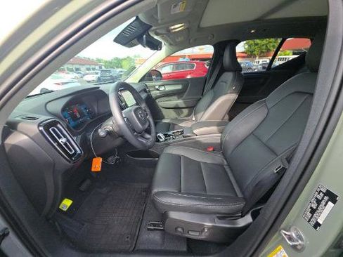 Used 2024 Volvo XC40 B5 Plus w/ Protection Package Premier AWD/4WD image 5