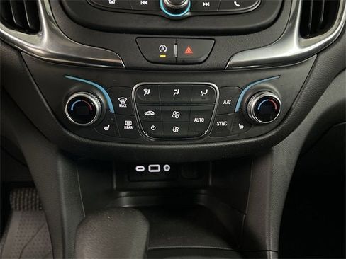Used 2022 Chevrolet Equinox LT image 17