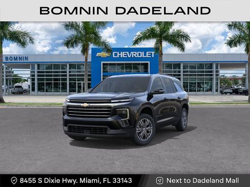 Used 2026 Chevrolet Traverse LT FWD image 1