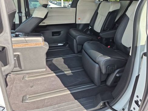 Certified 2025 Toyota Sienna Platinum AWD/4WD image 17