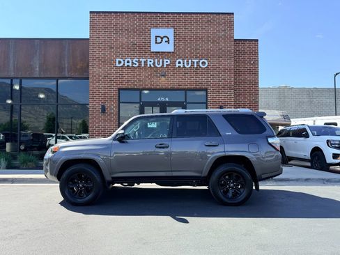 Used 2016 Toyota 4Runner SR5 AWD/4WD image 5