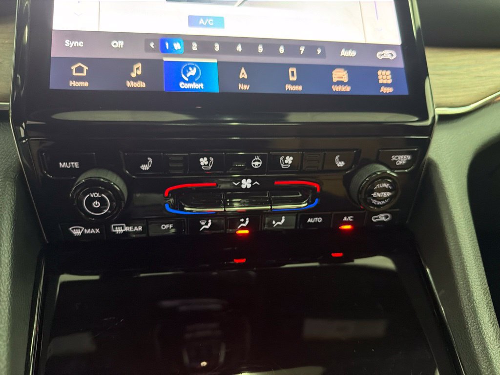 Used 2023 Jeep Grand Cherokee L Summit w/ Advanced Protech Group IV AWD/4WD image 20