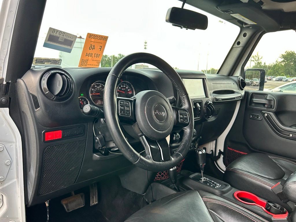 Used 2017 Jeep Wrangler Unlimited Rubicon AWD/4WD image 8