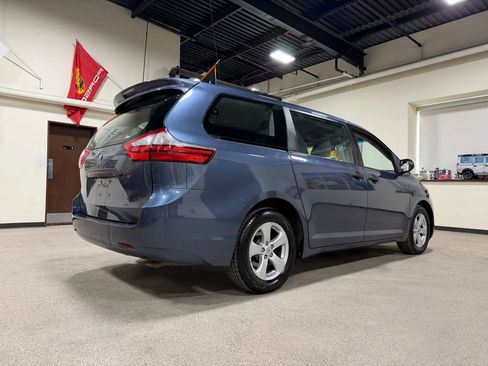 Used 2016 Toyota Sienna L image 5