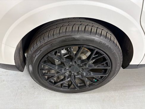 Used 2022 Kia Carnival LX image 10