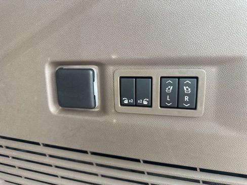 Used 2023 GMC Yukon Denali w/ Denali Reserve Package image 27