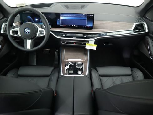 Used 2026 BMW X5 xDrive50e w/ M Sport Package image 15