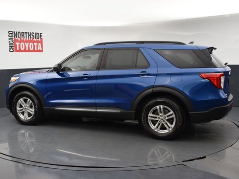 Used 2022 Ford Explorer XLT w/ Equipment Group 202A AWD/4WD image 2