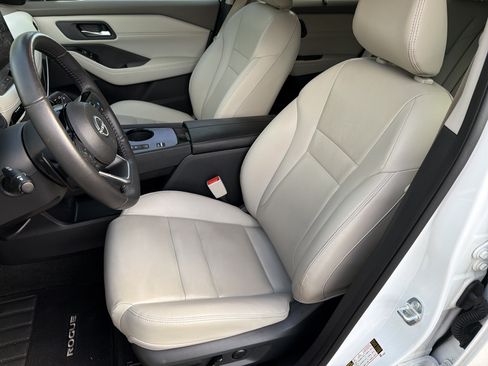 Used 2024 Nissan Rogue SL w/ SL Premium Package FWD image 16