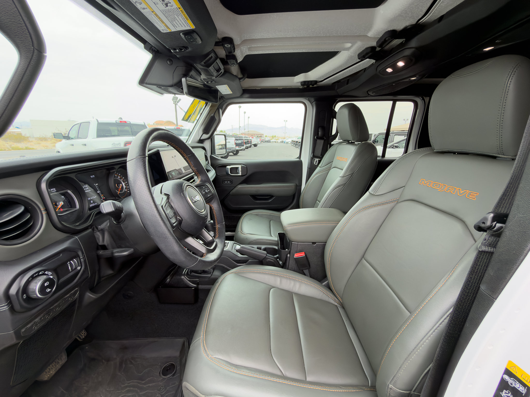 Used 2024 Jeep Gladiator Mojave AWD/4WD image 11