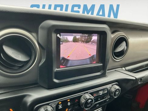 Used 2021 Jeep Gladiator Willys image 20