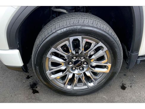 Used 2023 GMC Sierra 1500 Denali Ultimate AWD/4WD image 10