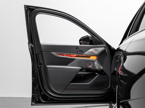 Used 2023 BMW 760i xDrive image 50