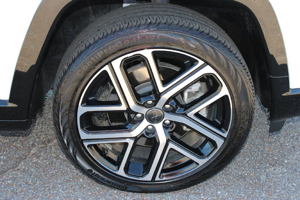Used 2025 Jeep Compass Limited w/ Elite Group AWD/4WD image 5