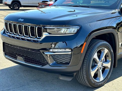 Used 2024 Jeep Grand Cherokee Limited 4xe w/ MOPAR Finishing Package AWD/4WD image 40