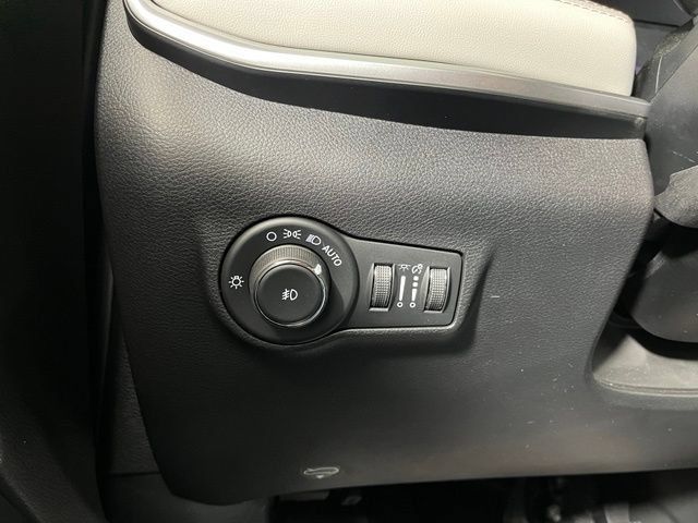 Used 2026 Jeep Compass Limited AWD/4WD image 18