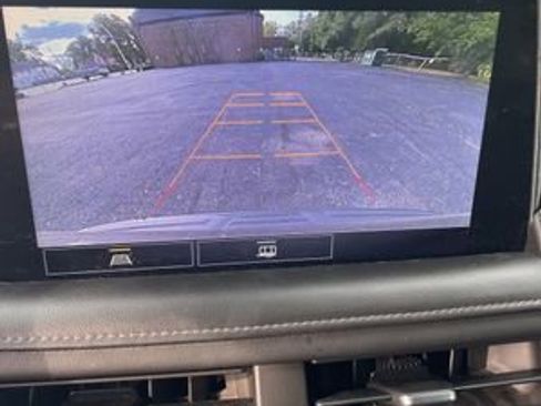 Used 2021 Chevrolet Suburban LT image 19