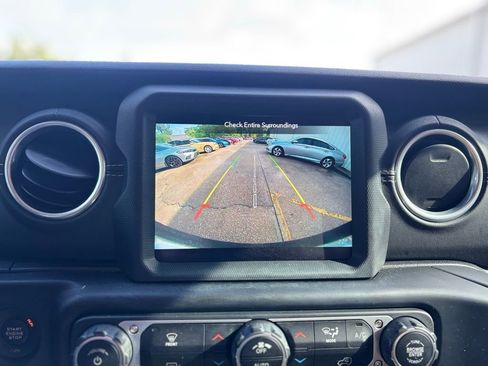 Used 2018 Jeep Wrangler Unlimited Sahara image 24