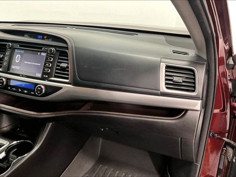 Used 2015 Toyota Highlander XLE image 19
