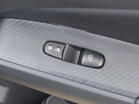 Used 2025 Nissan Altima 2.5 SV FWD image 33
