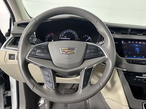 Used 2018 Cadillac XT5 Luxury w/ Driver Awareness Package AWD/4WD image 11